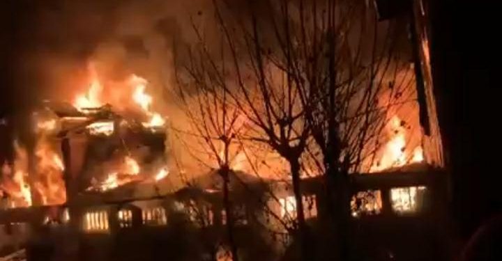 Massive fire in 2 commercial buildings destroy goods worth crores, load carrier in Anantnag