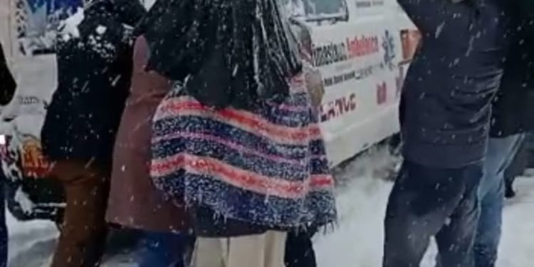 Ambulance Carrying Corpse Of Man Who Died In Saudi Arabia Stuck In Poonch