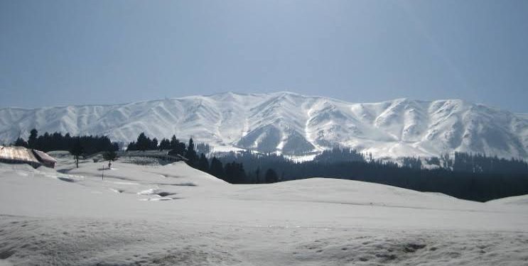 Heavy Snowfall In Kashmir Parts, 3-ft Depth At Gulmarg