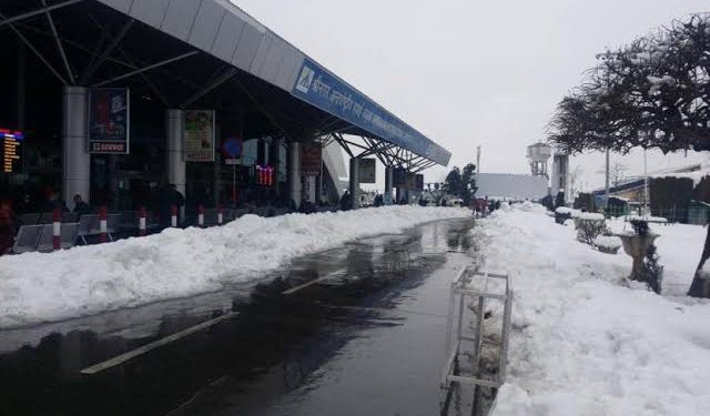 AAI To Take Call On Flight Operation At Srinagar Airport At 4p.m.