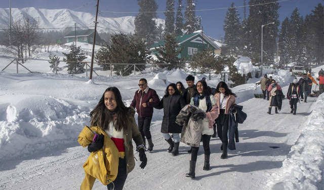 Tourist Guide Goes Missing in Gulmarg, Searches Launched