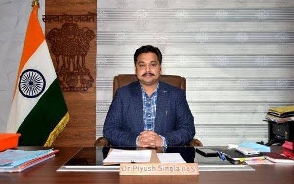 DC Anantnag Orders Deducting Day’s Salary Of 32 Absent Employees