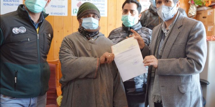 District Administration Shopian hands-over 2nd installment of Rs. 50,000 to Acid attack survivor