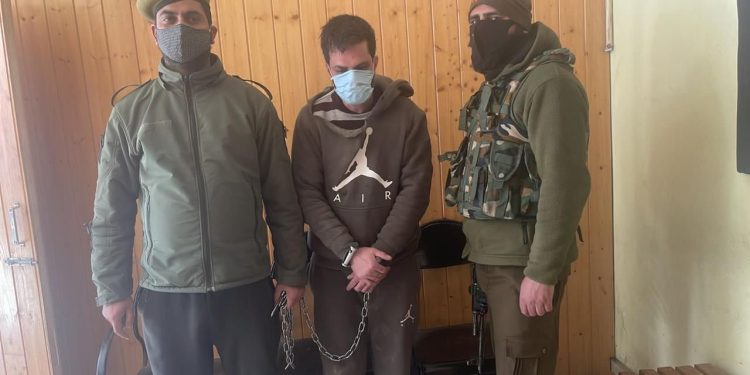 2 Girls Injured As Robbers Hold Family Hostage in Srinagar