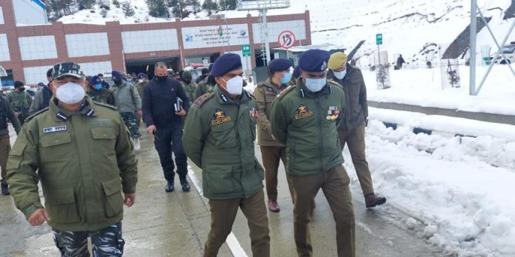 IGP Kashmir reviews Yatra security at Navyug Tunnel