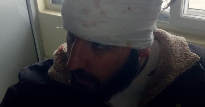 Passenger Injured After Allegedly Beaten Up By Traffic Cops In Qazigund