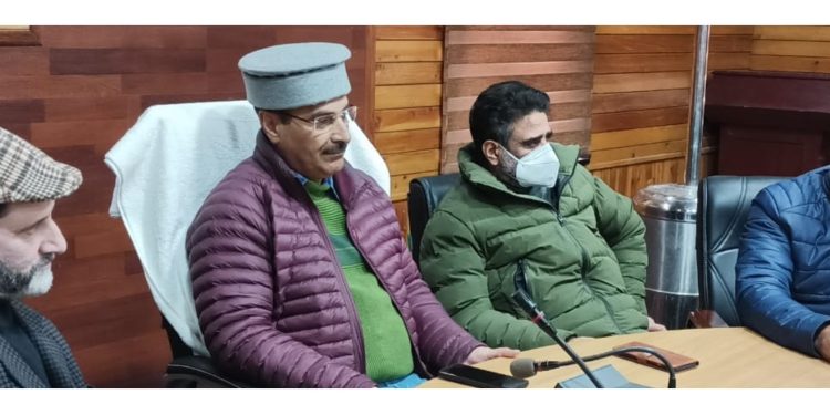 Director Agriculture Kashmir reviews functioning of department amid prevailing weather conditions