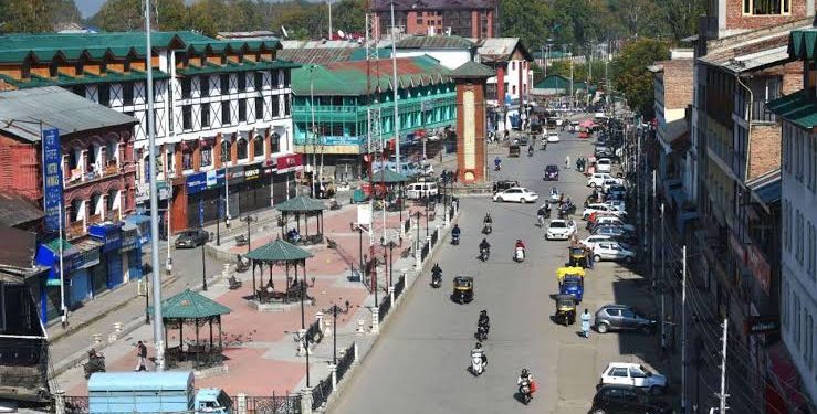 As 3rd Covid-19 Wave Ebbs, Govt Lifts Weekend Lockdown