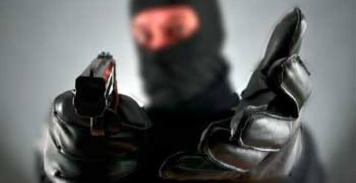 Gunmen Loot Rs 1.59 Lakh From Petrol Pump In Shopian