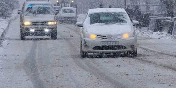 Snow, rainfall continue in Jammu and Kashmir