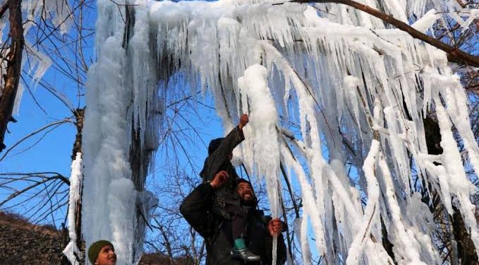 Kashmir, Ladakh Sees Freezing Night; Mercury Drops To Minus 22.0°C In Drass