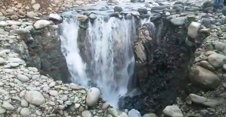 Authorities Warn Media Persons Against Moving Close To Sinkhole In Kokernag Anantnag