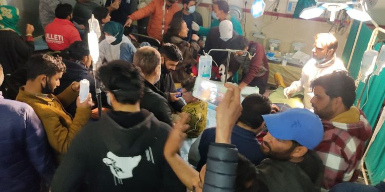 11 Persons Wounded in Gas Leakage at MCCH Sherbagh Anantnag