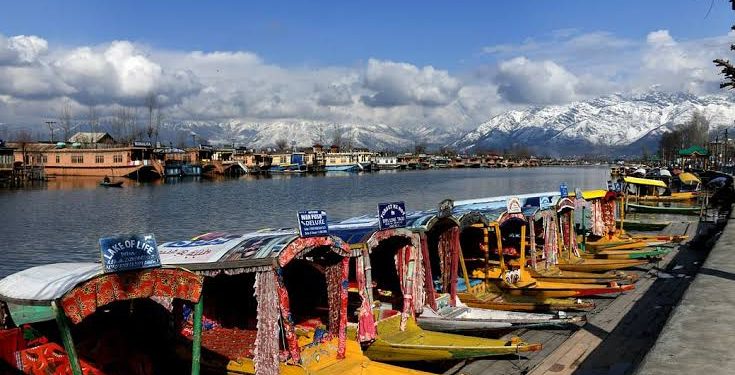 Kashmir records above sub-zero temperature as dry weather continues