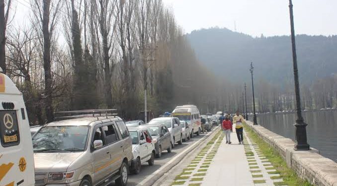 Traffic Advisory Issued Ahead of Opening of Tulip Garden