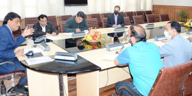 Chief Secretary chairs meeting on registration, renewal of houseboats
