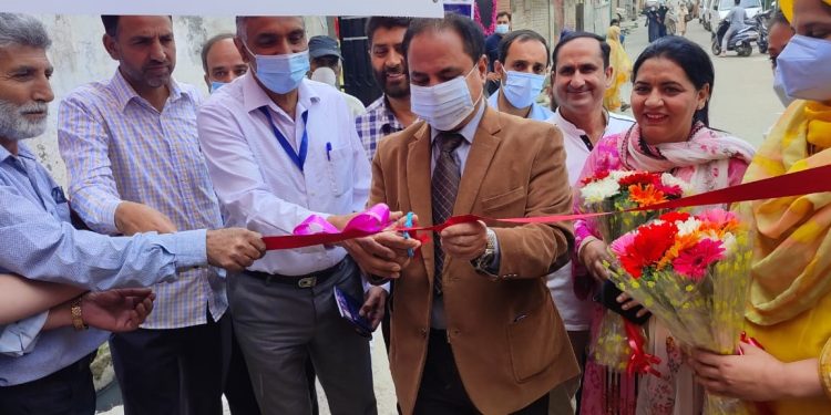 DHSK inaugurates Block Health Mela at UPHC Batmaloo, Srinagar