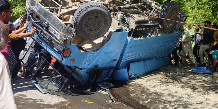 8 Troopers Injured As CRPF Vehicle Turns Turtle In Shopian
