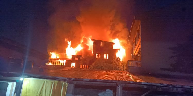 Nawa Kadal Blaze: At least 8 Residential Houses Damaged, 3 F&ES Department Employees Receive Minor Burn Injuries