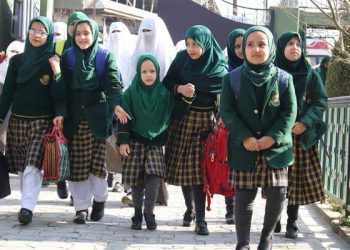 New school timings in Kashmir Valley from today; 9 a.m. to 3 p.m. in Srinagar