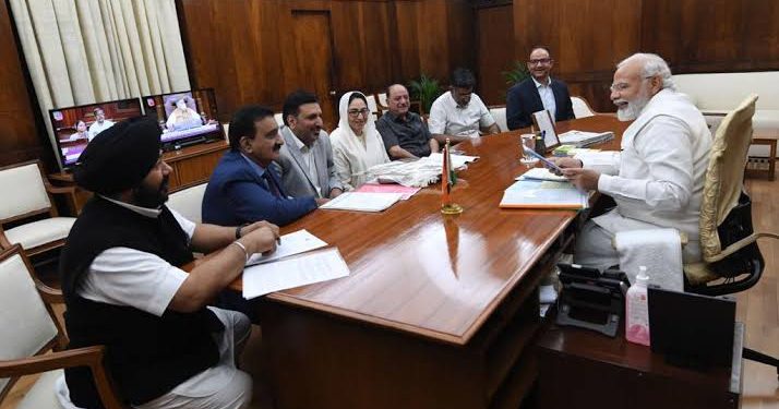 Business Delegation Meets PM Modi In New Dehli