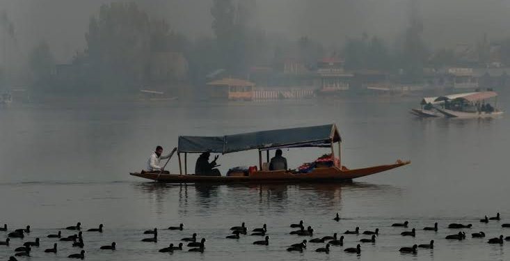 Rains lash parts of Kashmir; MeT says weather set to improve