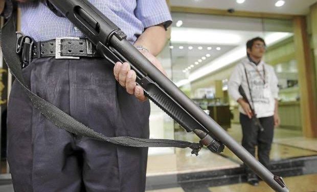 J&K Bank Guard’s Rifle Goes Off Accidentally In Shopian, 3 Persons Injured In Helter-Skelter