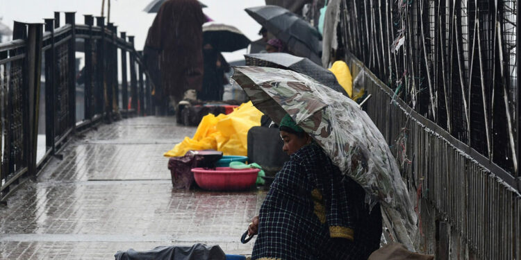 Rains Lash Kashmir Valley, More Expected In 2 Days: MeT