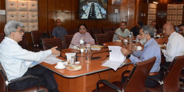 Atal Dullo chairs meeting for fodder development in JK