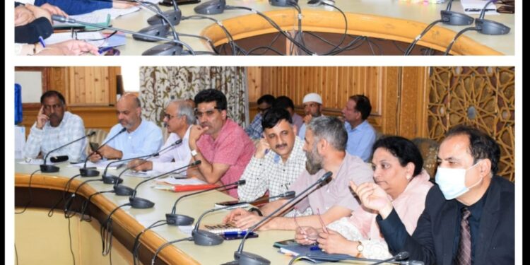 Div Com Kmr reviews status of Transfer of PM Package, Migrant, Jammu based employees to safer places