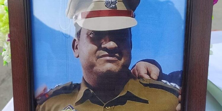 Militants shot dead SI in Awantipora: Police
