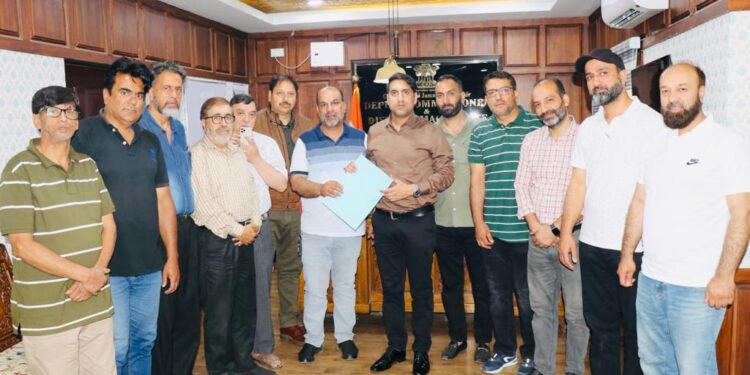 Lal Chowk Traders Association calls on DC Srinagar