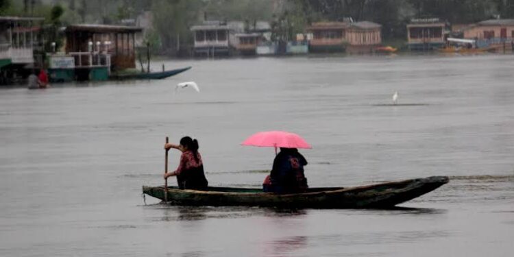 MeT Predicts Erratic Weather With Possibility Of Intermittent Rain, Snowfall In J&K Till June 21