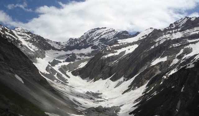 Rains Drench Kashmir Valley, Snowfall At Amarnath Cave
