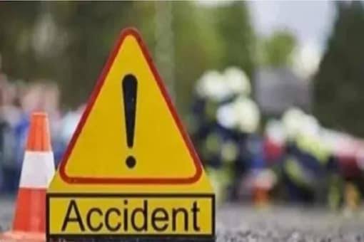 7 Injured As Picnic Bus from Bandipora Collides With Truck in Awantipora