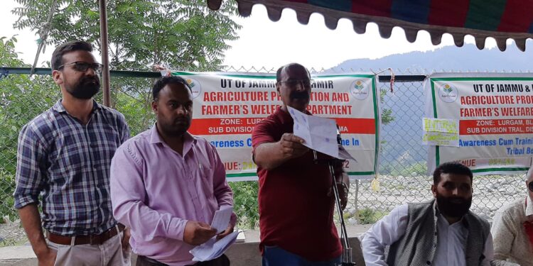 Director Agriculture Kashmir inaugurates Farmer’s Awareness cum Training program at Lurgam Tral