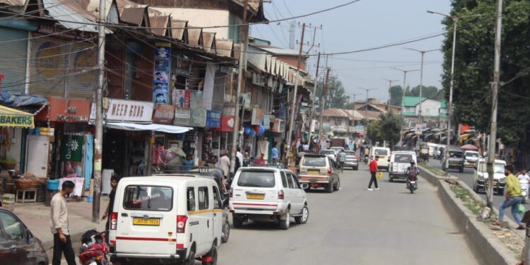 Anantnag: Police Urges Locals, Shopkeepers To Inform It About Any Inconvenience Amid Yatra