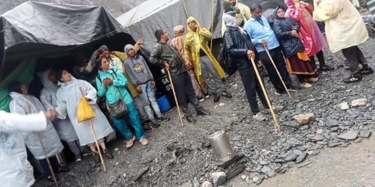 Batal cloud burst: 10 Yatris die, over 40 missing