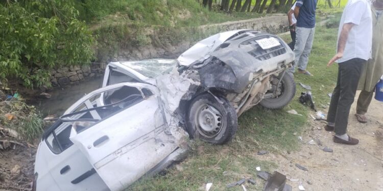 5 Persons Injured As 2 Cars Collide Along Highway in Kupwara