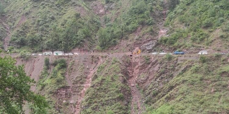 Landslides Triggered By Incessant Rains Force Closure of Srinagar-Muzaffarabad Road