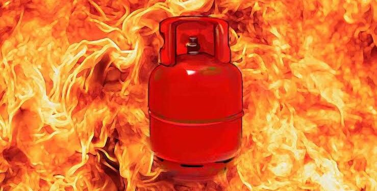 1 Dead, Another Injured in Gas Cylinder Blast in Bandipora