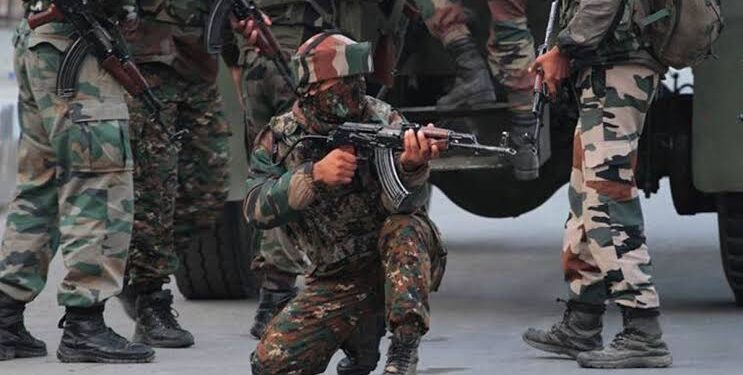 Baramulla gunfight update:Militant killed, Two Armymen, Cop injured in Baramulla Gunfight, searches on