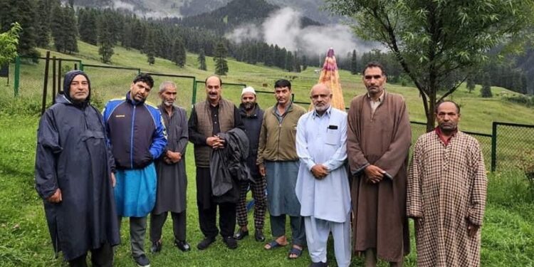 Director Agriculture Kashmir visits Agrostology farm Aru, Anantnag