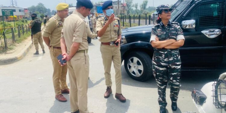 ADGP JKP, IG CRPF Visits Various Areas Of Srinagar, Review Security On Ground