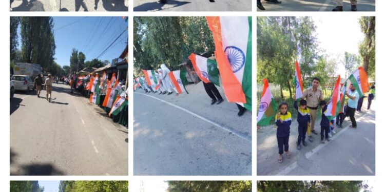 Human Chain of Over 6K Persons Tread Nearly 50 KMs to Mark ‘Har Ghar Tiranga’ Campaign in Baramulla