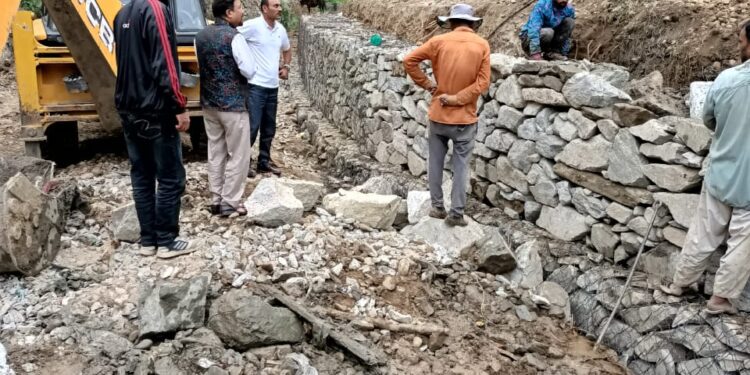 Chairman Block Development Council Visited Various Villages Of  Wagoora Block