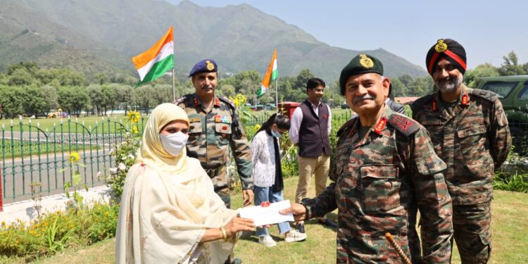 Army Commander Visits LoC Areas, Reviews Overall Security In Kashmir