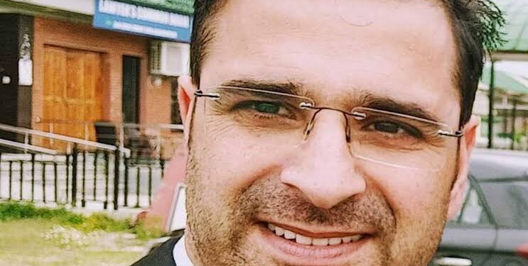 Police carries searches at residences of 3 lawyers in advocate Babar Qadri’s killing case