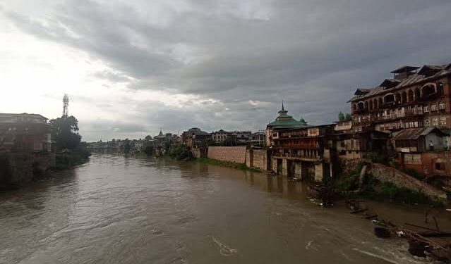 MeT Forecasts More Rains As Minimum Temp Falls Below Normal In J&K