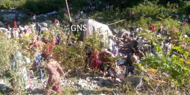 11 people killed, 28 injured as minibus falls into gorge in Poonch
